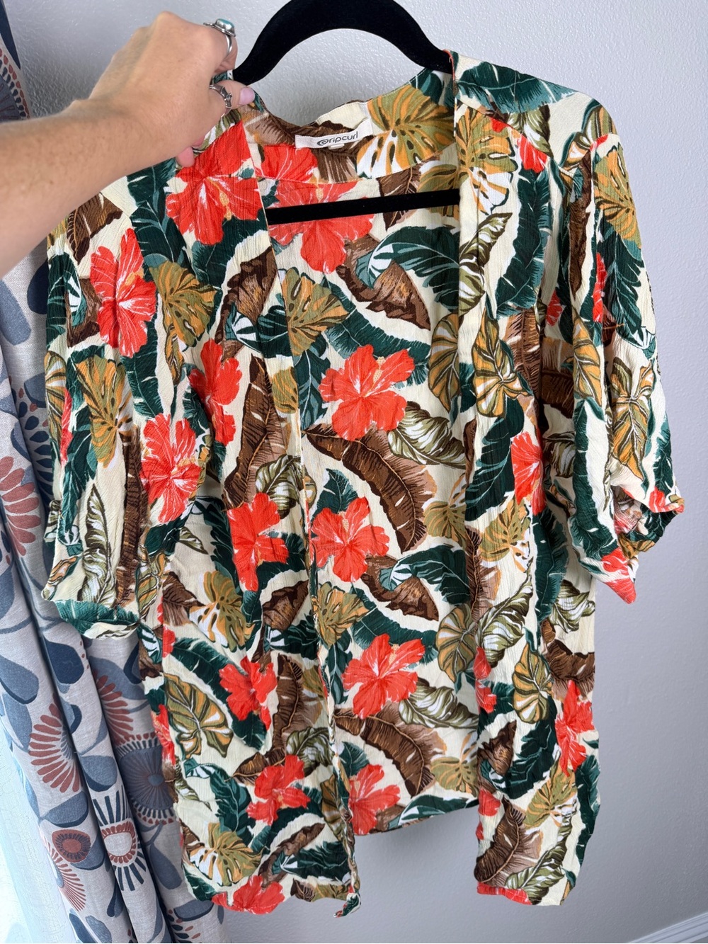 Rip Curl Floral Shall Top — Hawaiian print